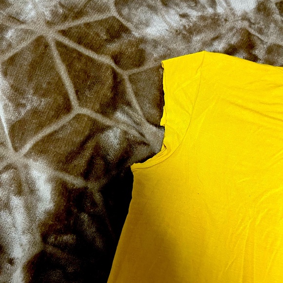 Yellow savage crop sleeve cut out tee - Picture 4 of 5